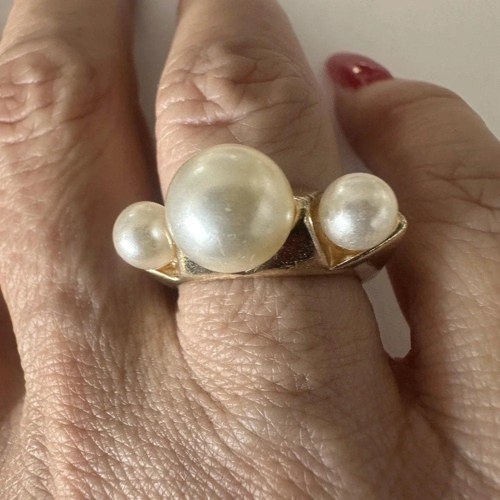 Gold Tone Cream Faux Pearl Statement‎ Cocktail Ring Womens Size 7.75 Crown